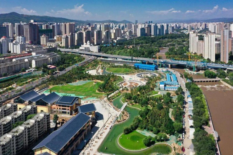 庭院变成乐园：如何用巧妙设计点亮您的户外空间